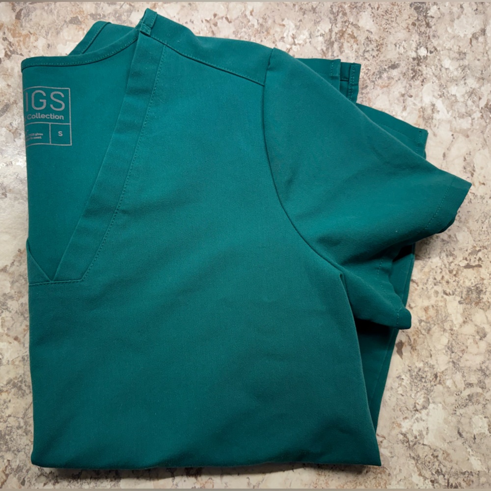 Figs Hunter Green Casma Top